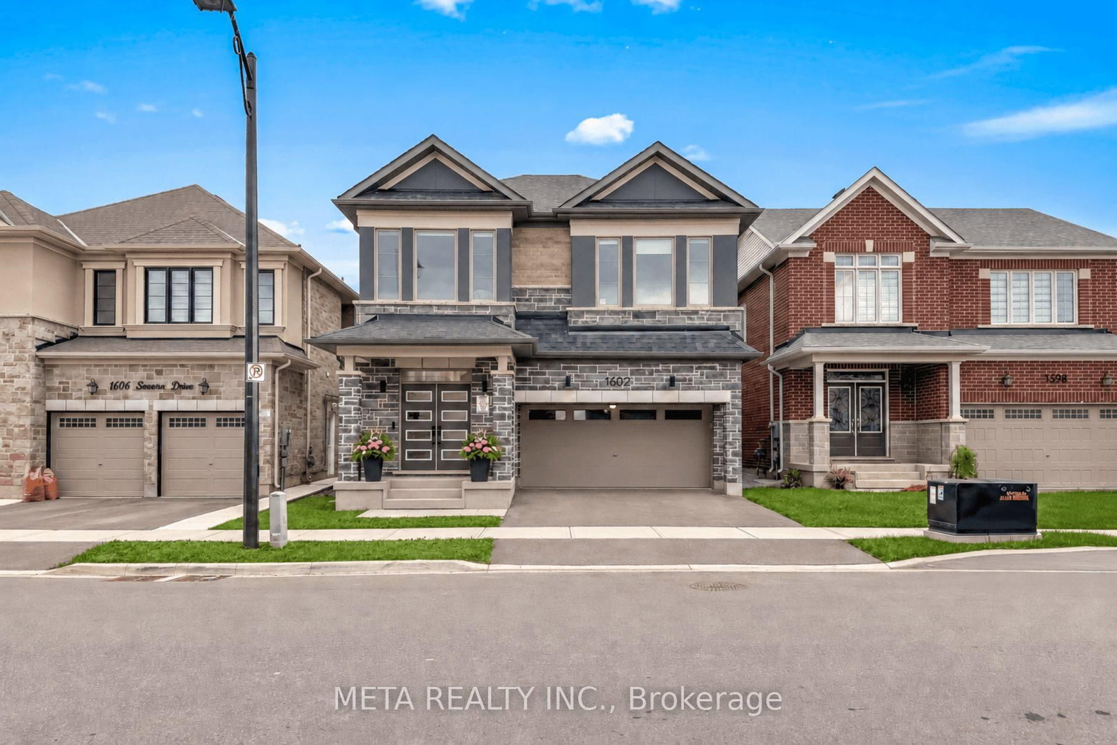 Detached House for sale at 1602 Severn Drive, Milton, Ontario, L9E 1X8 - Bowes - MLS: W13841456