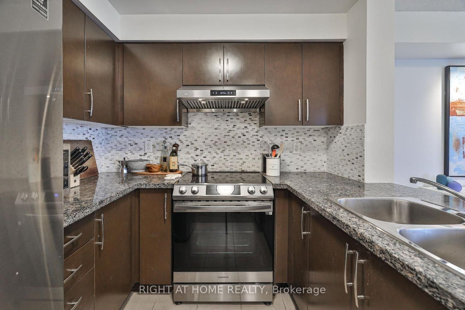 2402-3 Michael Power Pl, Toronto, view 15