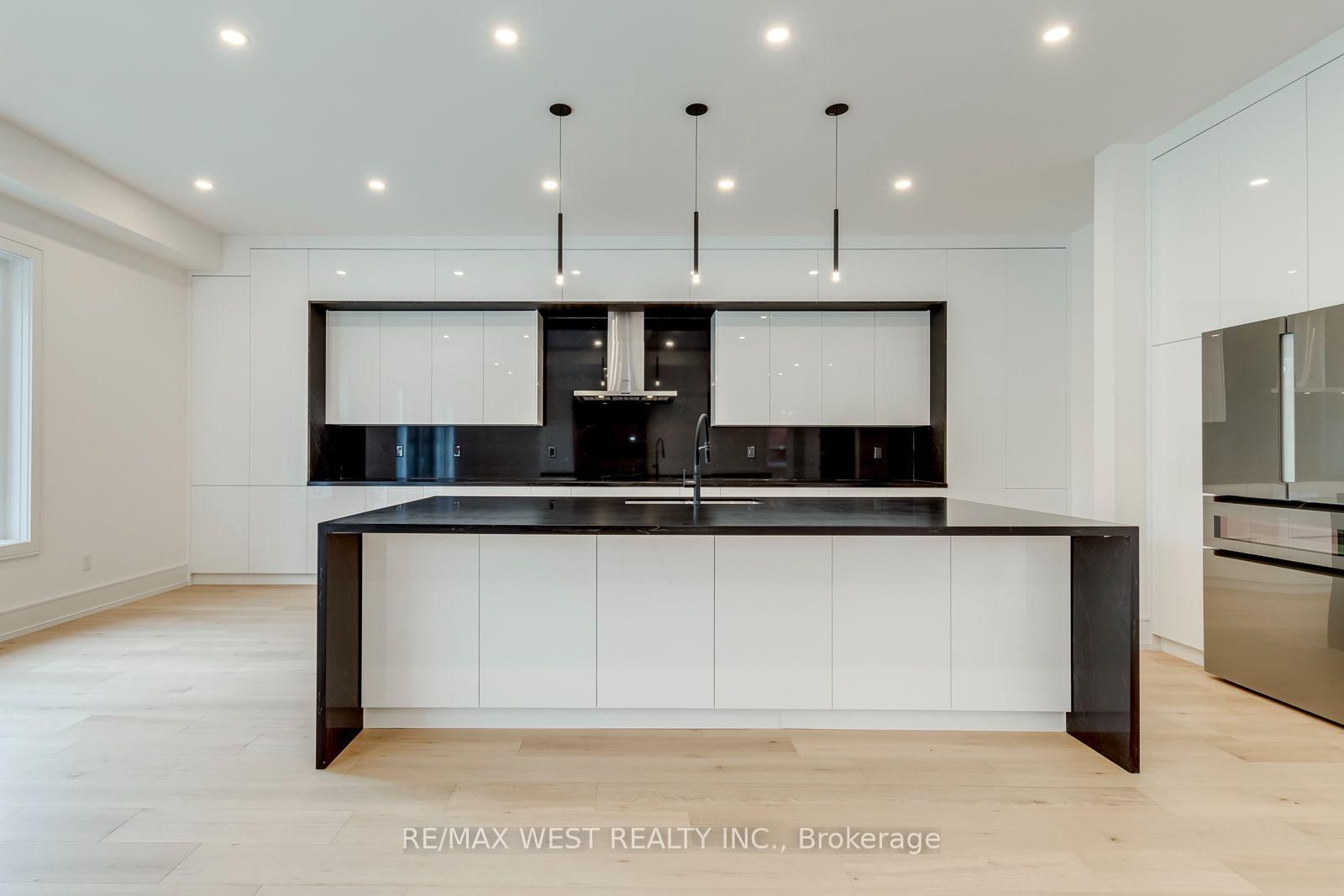 3 Amber Crescent • Toronto, ON photo 8