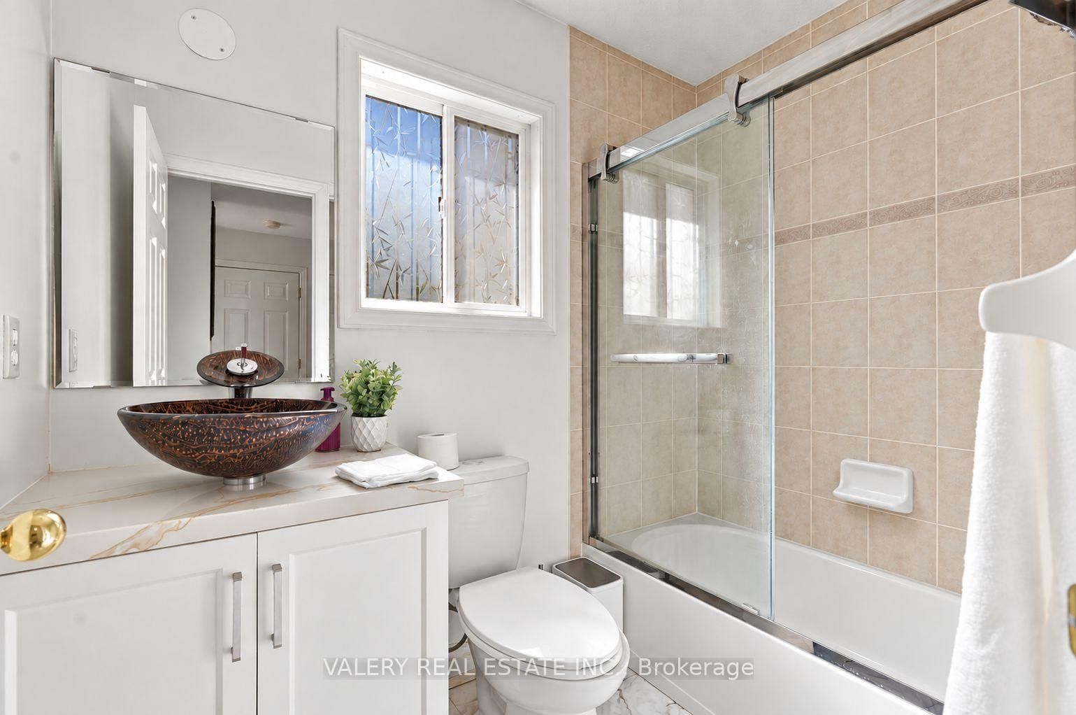 106 Doctor Moore Court • Halton Hills, ON photo 6