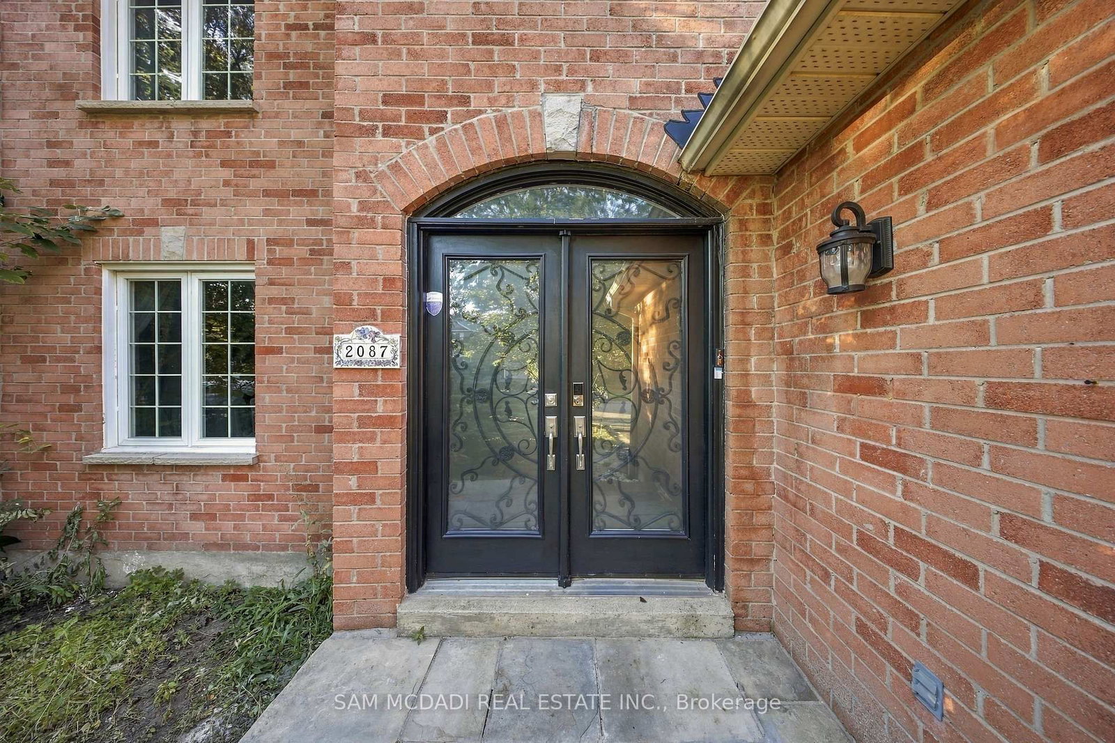 2087 Mayflower Boulevard • Oakville, ON photo 3