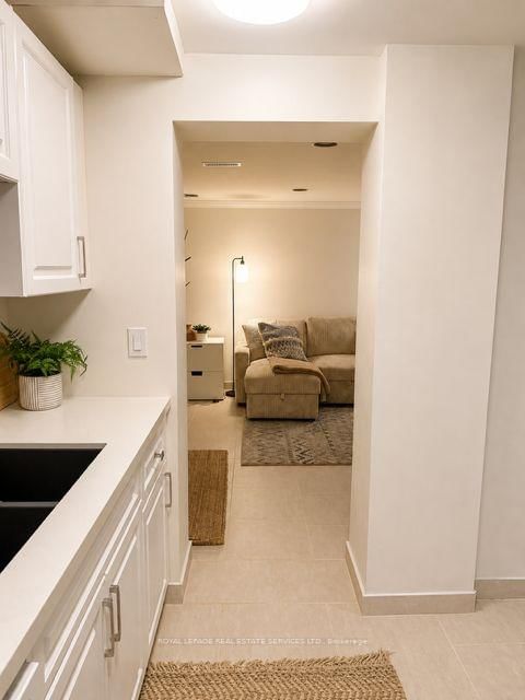 Lower - 17 Longfield Road, Toronto 4