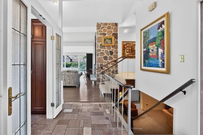 974 Owenwood Drive • Mississauga, ON photo 2