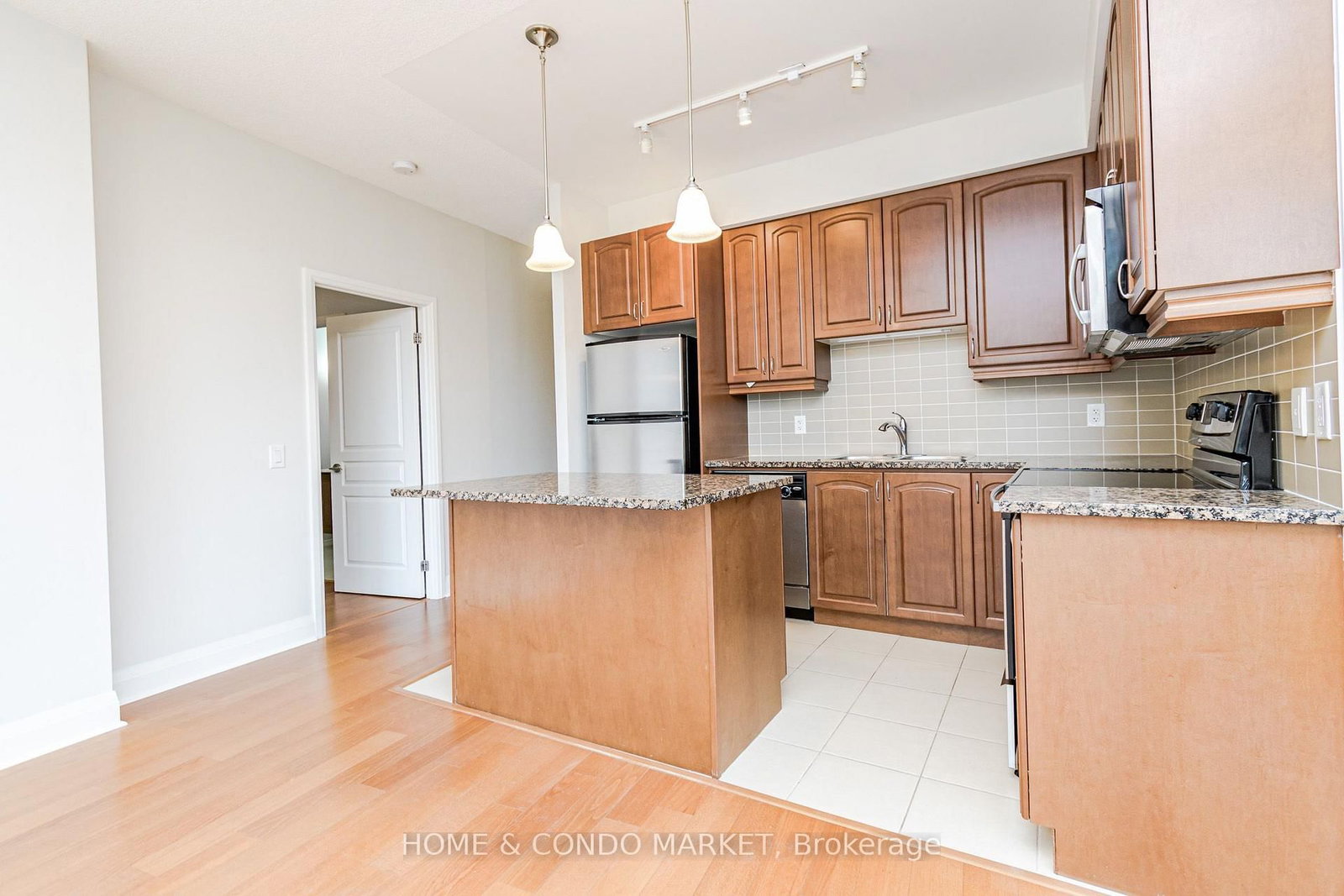 315-1 Hurontario St, Mississauga, view 11