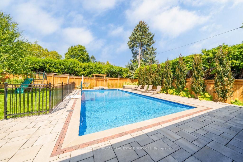 385 Rosslyn Drive • Burlington, ON photo 38