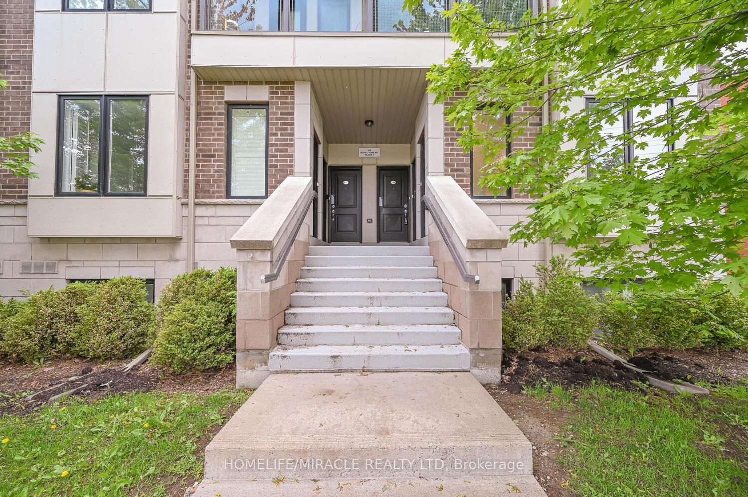 256 ROYAL YORK Road, Unit 114