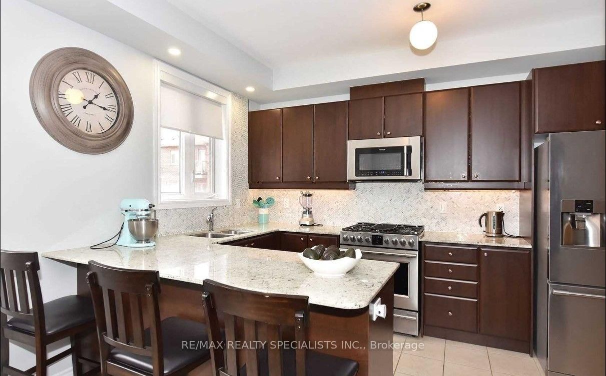 7 Hobart Gardens • Brampton, ON photo 8