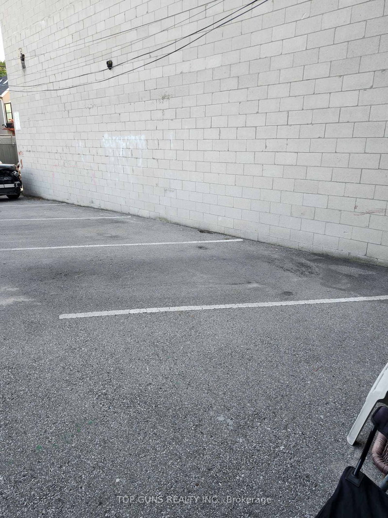2375 St Clair Ave W photo 4