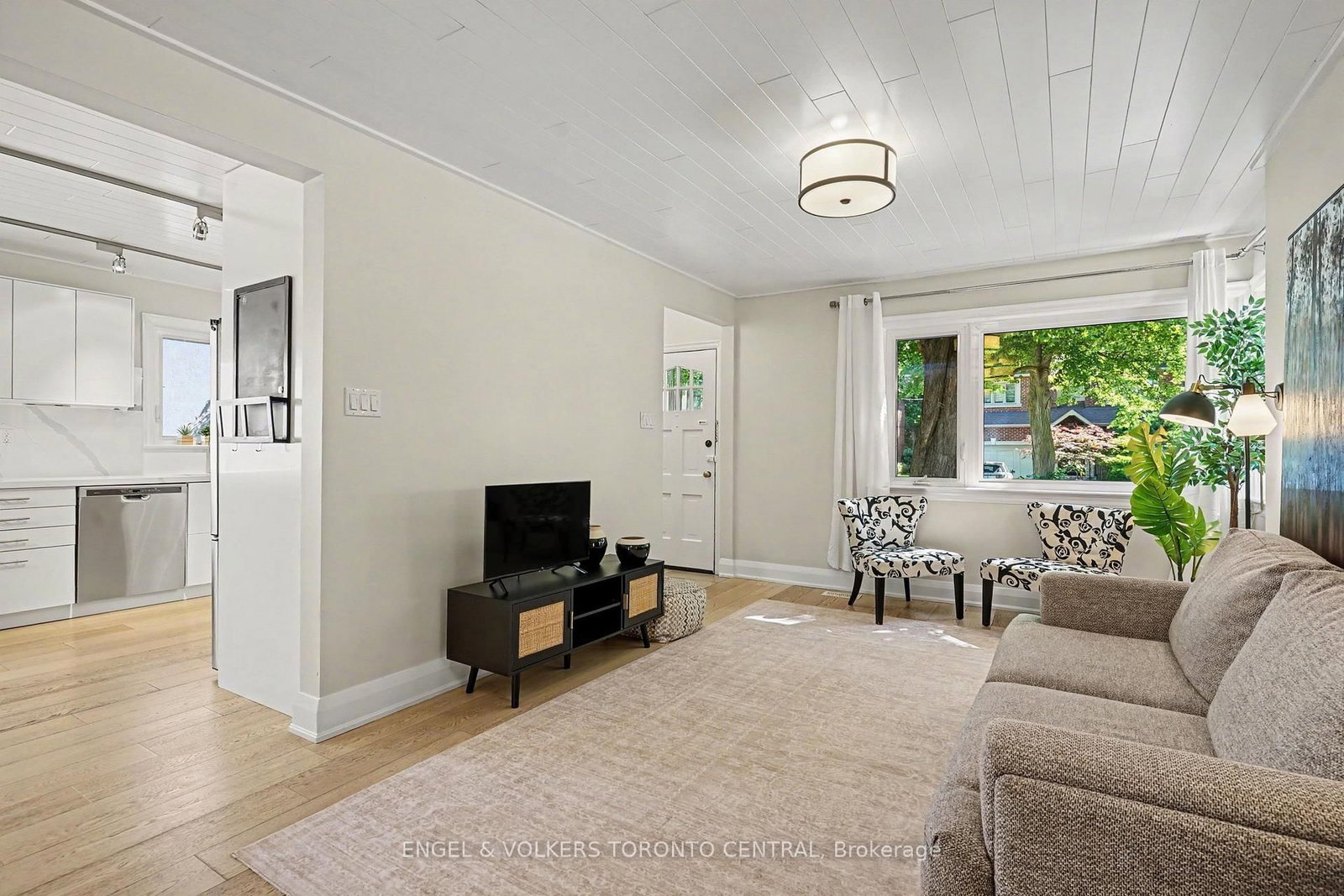28 Inverleigh Drive • Toronto, ON photo 3