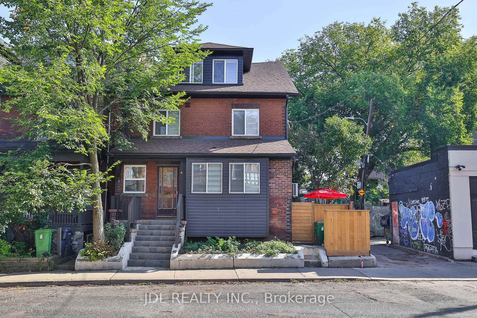 5 Sorauren Avenue • Toronto, ON photo 8