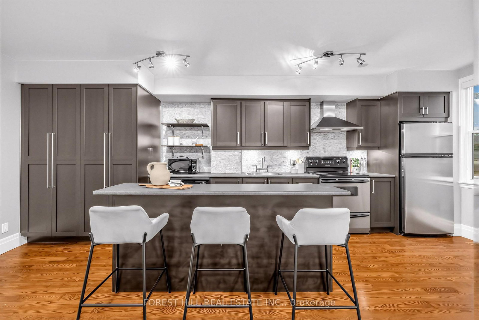 71 Emerson Avenue • Toronto, ON photo 33