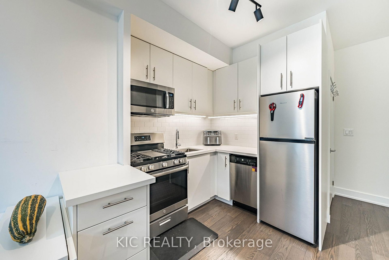 1183 Dufferin Street • #111 • Toronto, ON photo 7