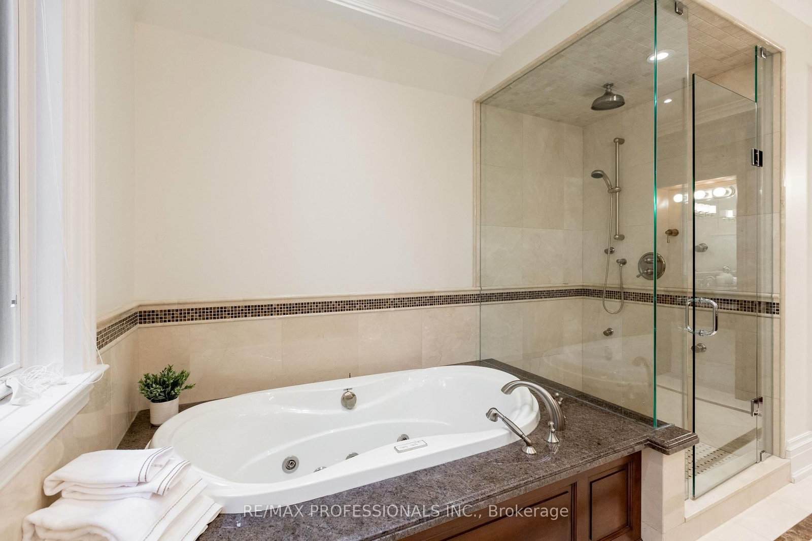 18 Hillcroft Drive • Toronto, ON photo 24
