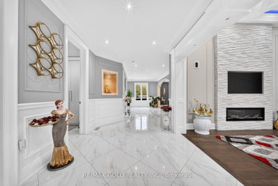 33 Young Court • Orangeville, ON photo 6