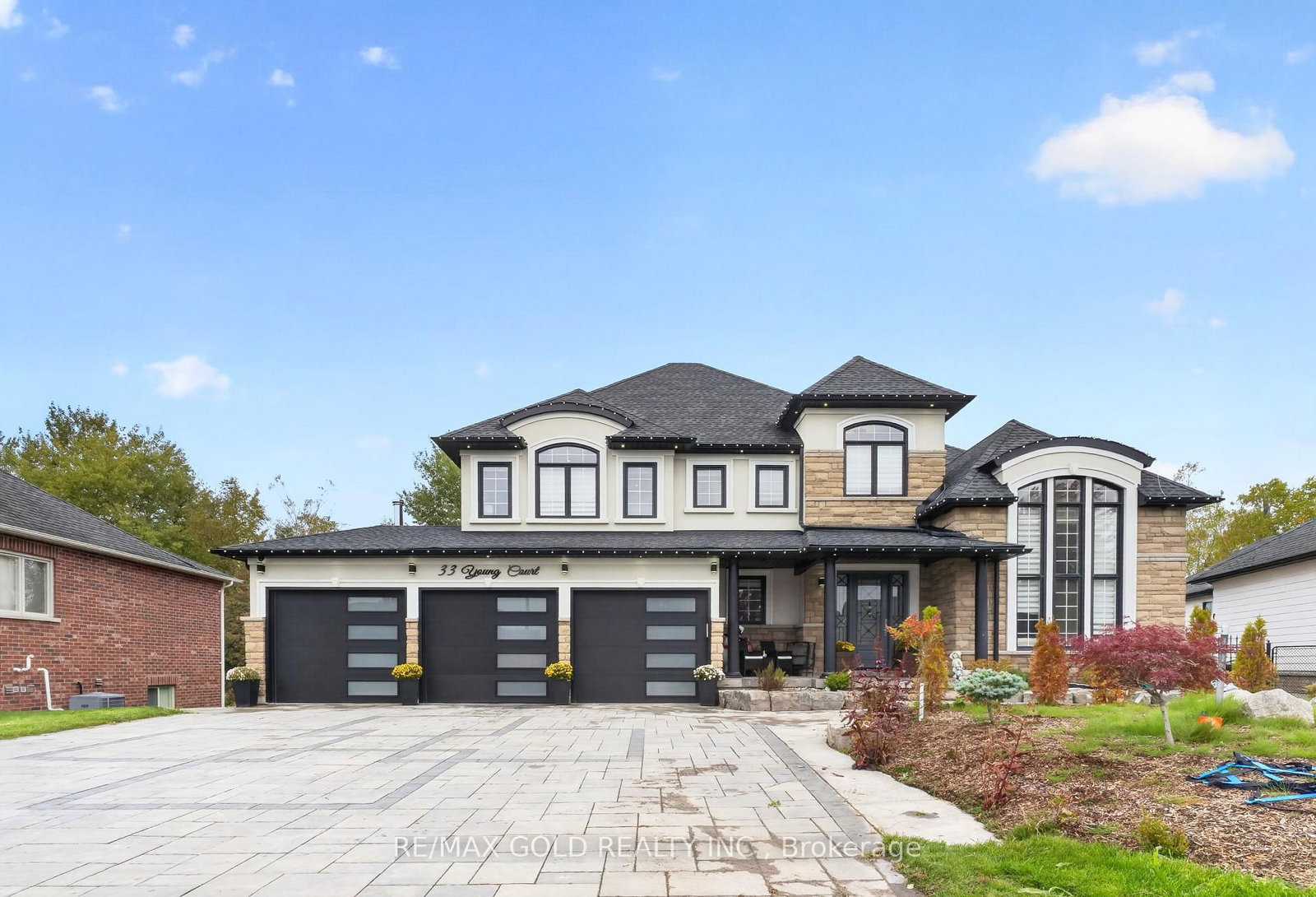 33 Young Court • Orangeville, ON photo 1