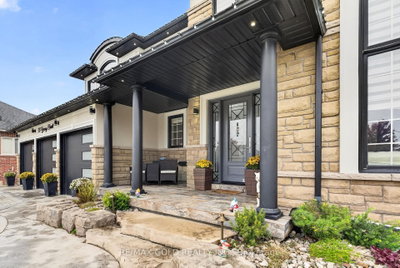 33 Young Court • Orangeville, ON photo 2