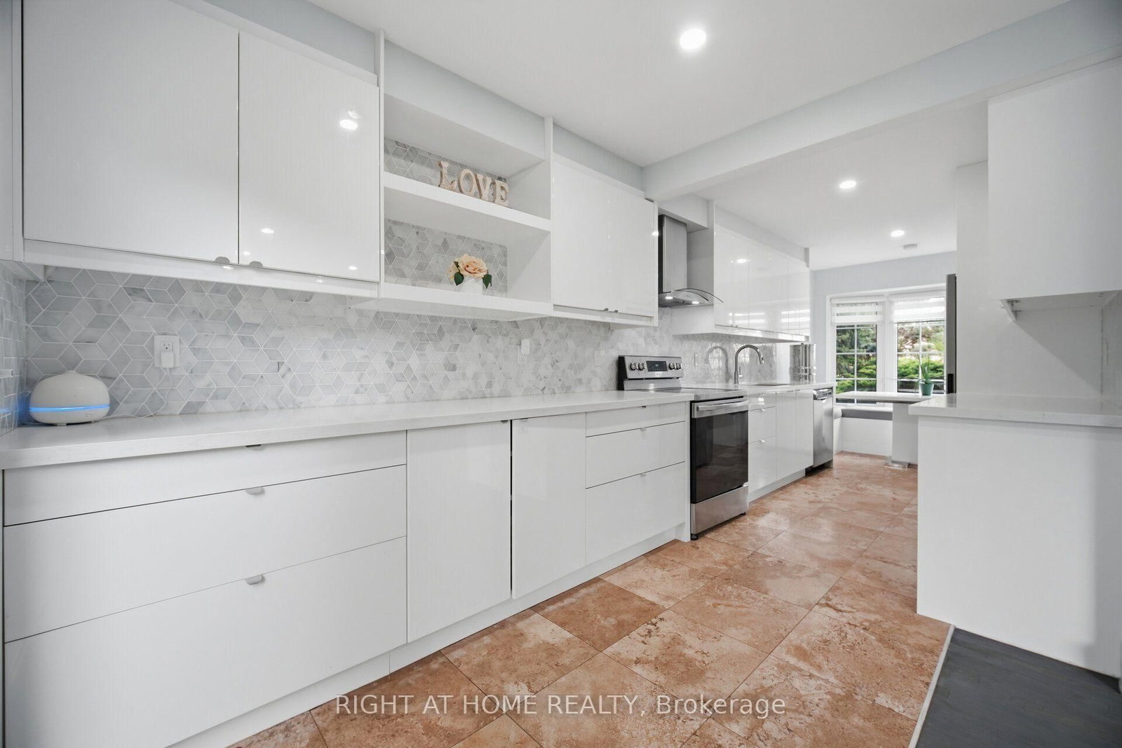 1527 Forestdale Court • Oakville, ON photo 11