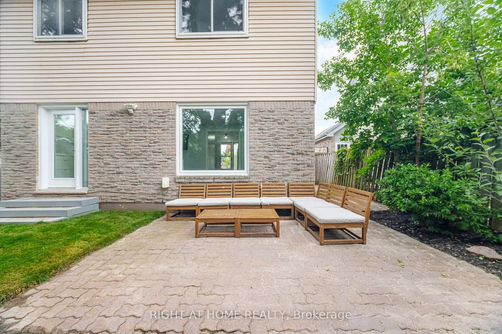 1527 Forestdale Court • Oakville, ON photo 44
