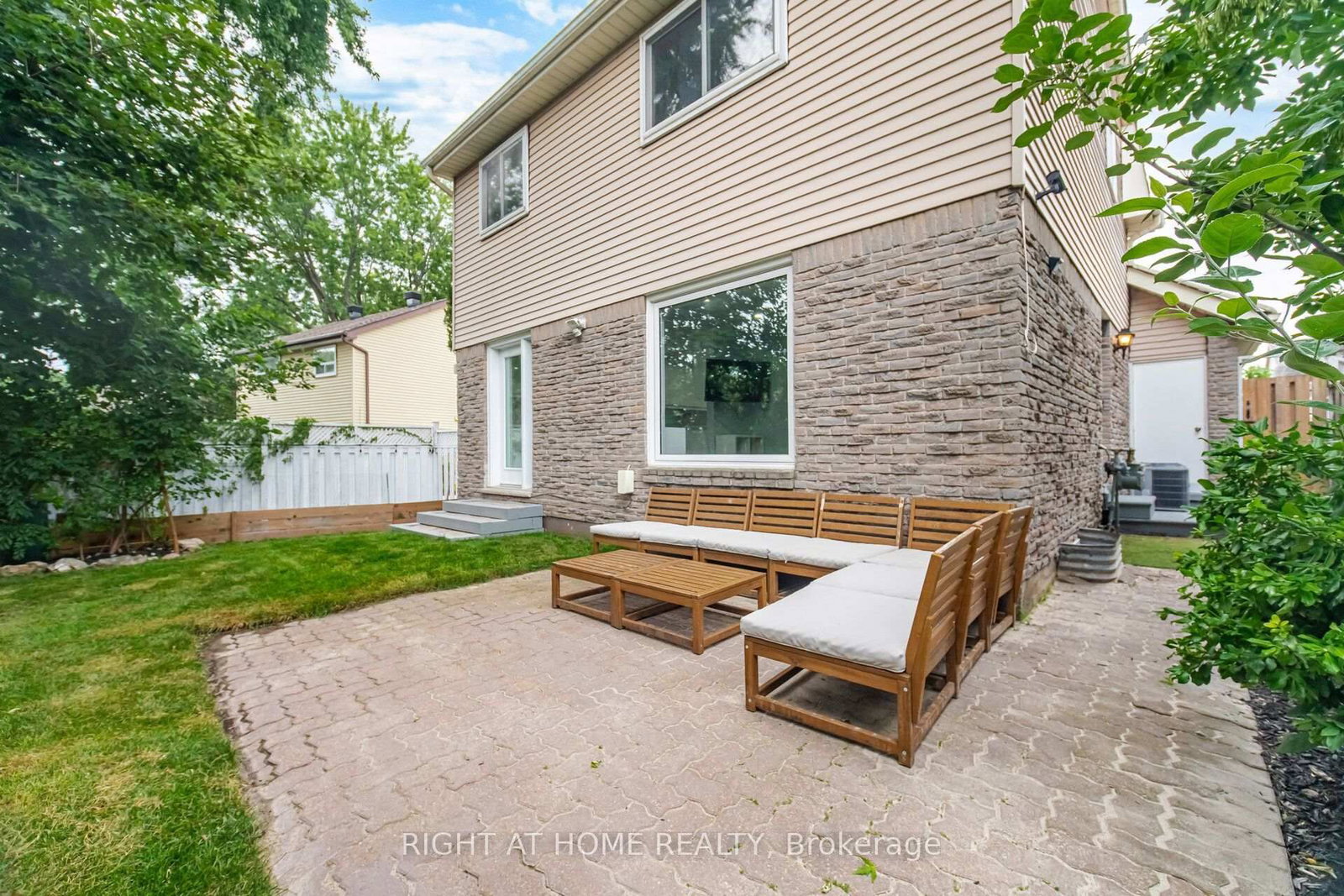 1527 Forestdale Court • Oakville, ON photo 45