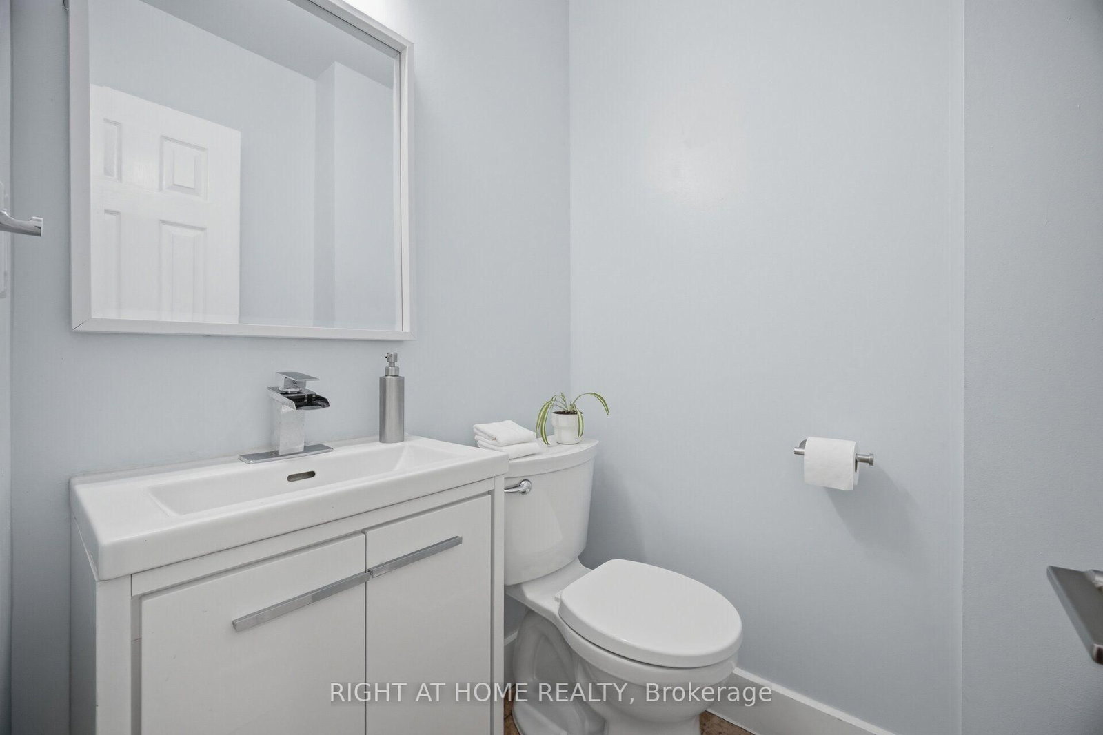 1527 Forestdale Court • Oakville, ON photo 18