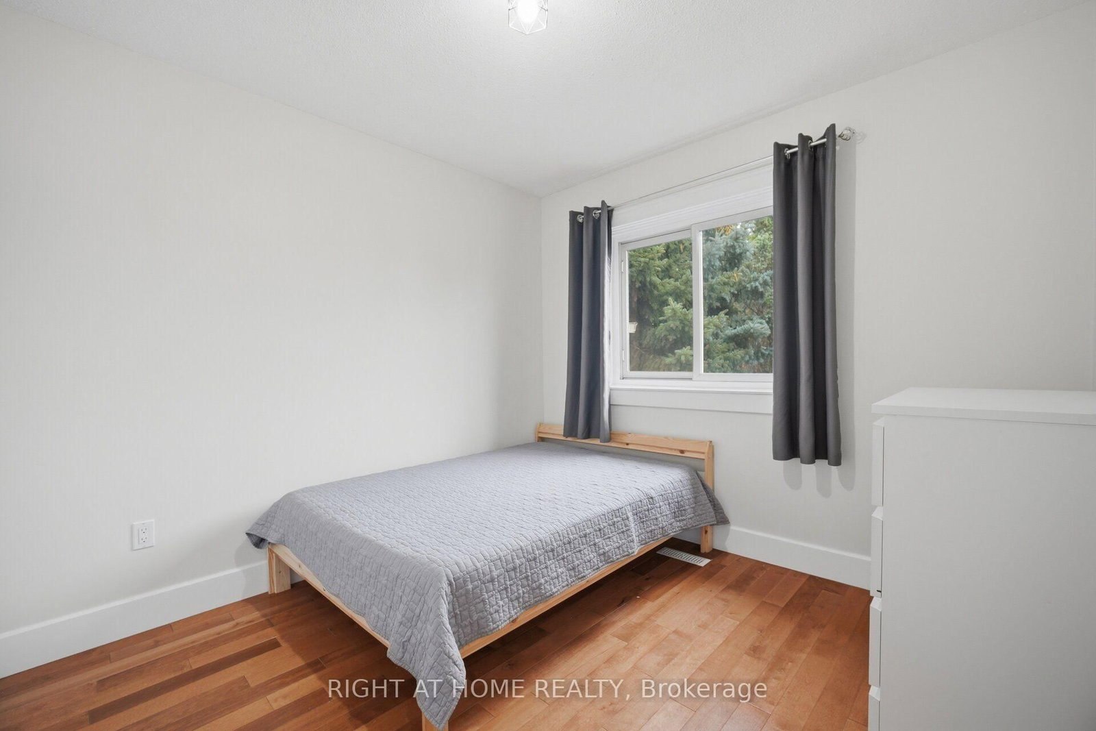 1527 Forestdale Court • Oakville, ON photo 26