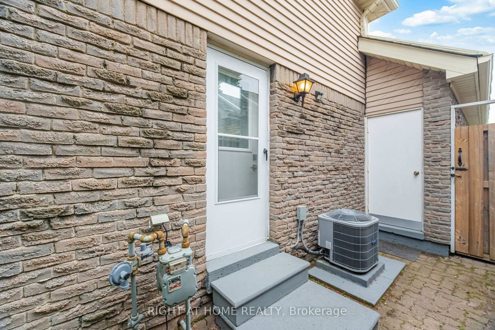 1527 Forestdale Court • Oakville, ON photo 50
