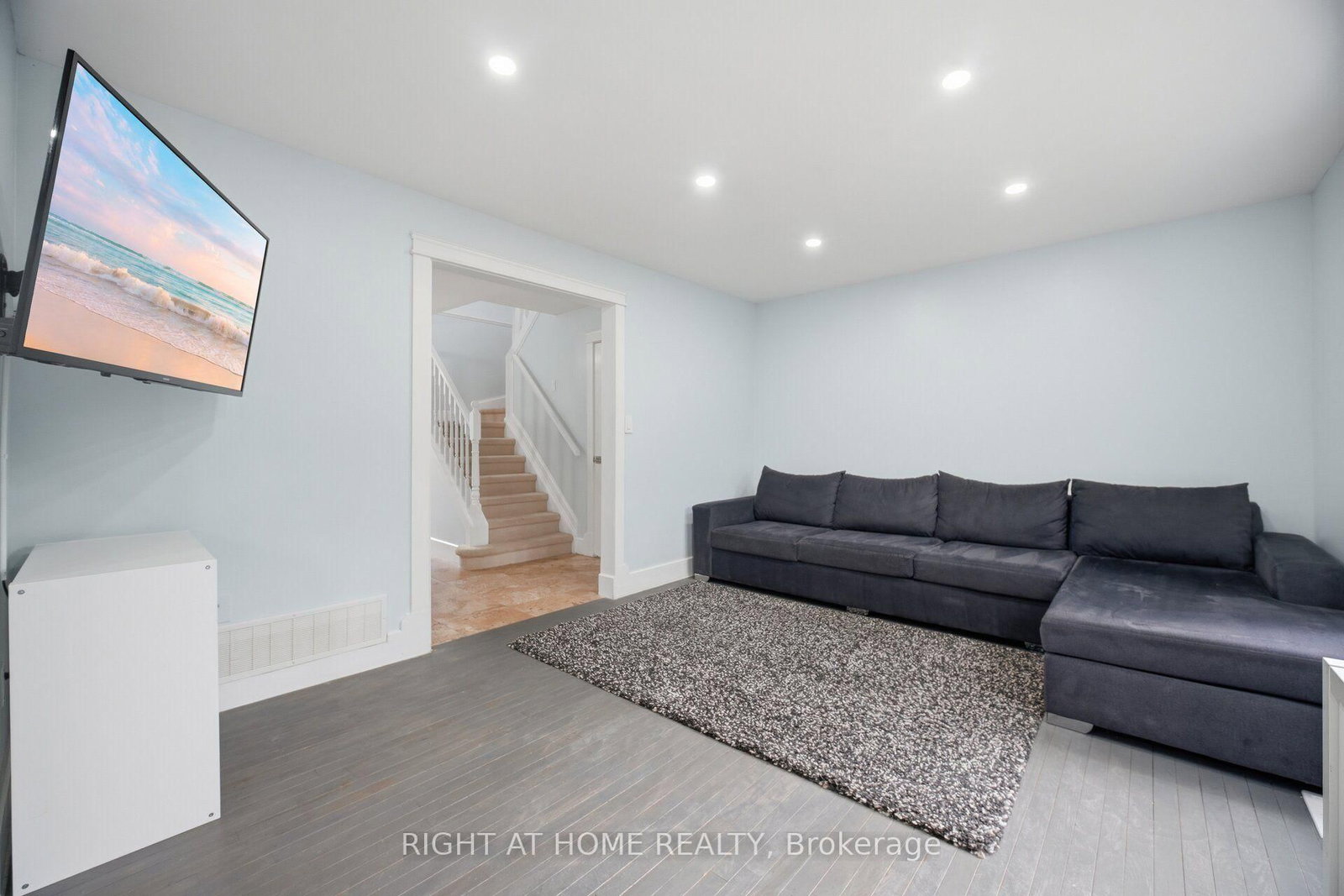 1527 Forestdale Court • Oakville, ON photo 8