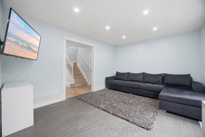 1527 Forestdale Court • Oakville, ON photo 8