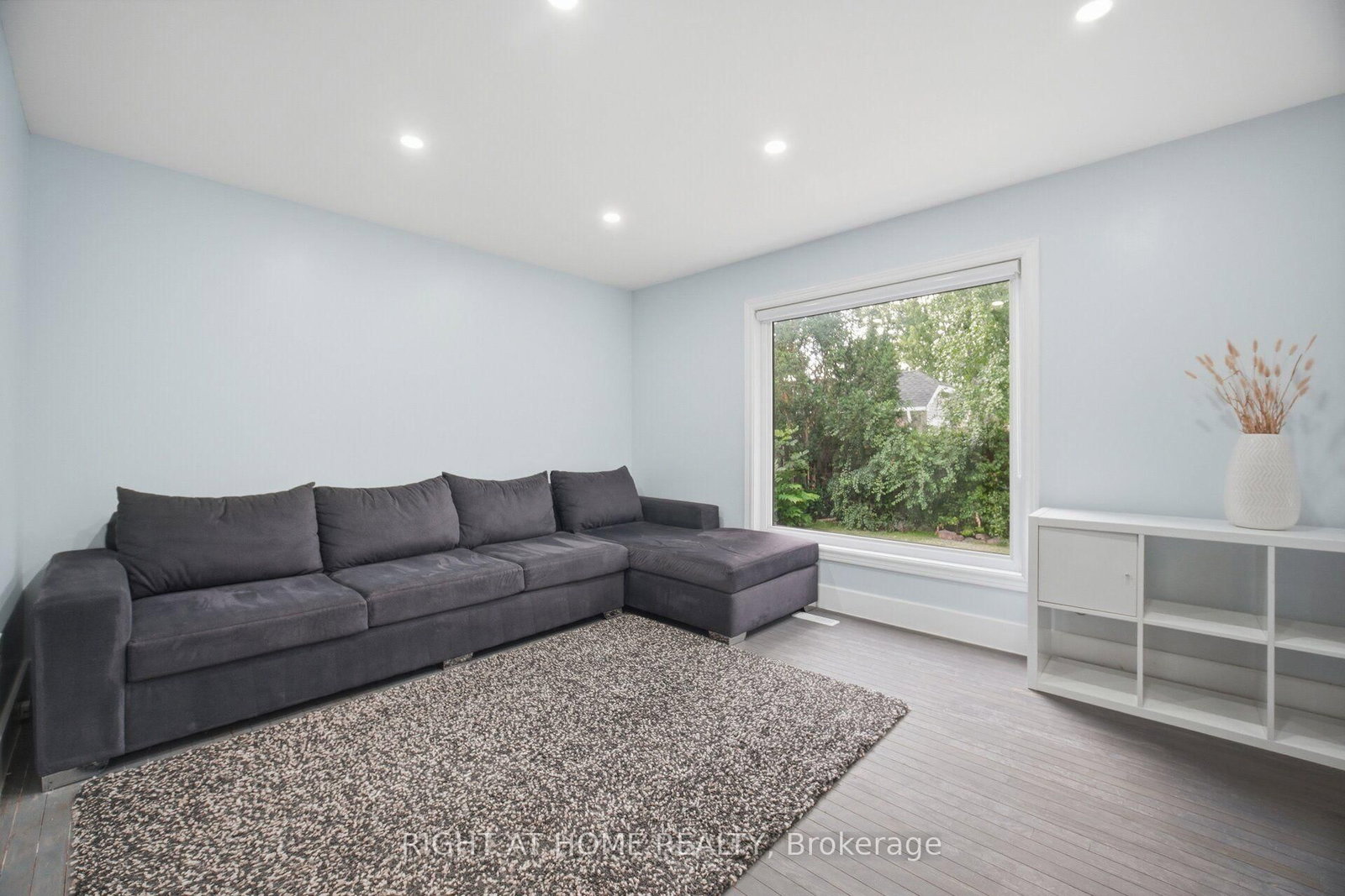 1527 Forestdale Court • Oakville, ON photo 9