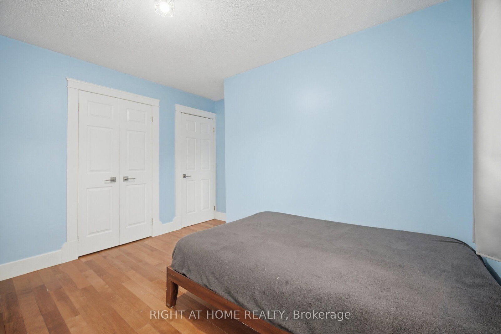 1527 Forestdale Court • Oakville, ON photo 25