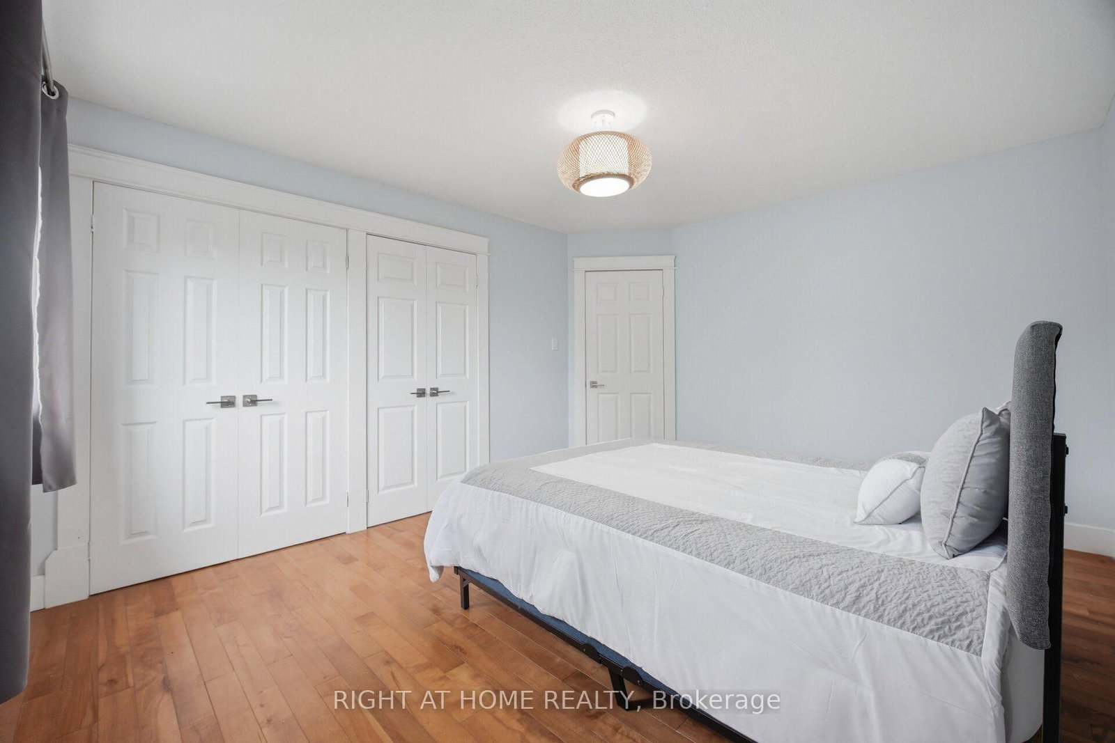 1527 Forestdale Court • Oakville, ON photo 23
