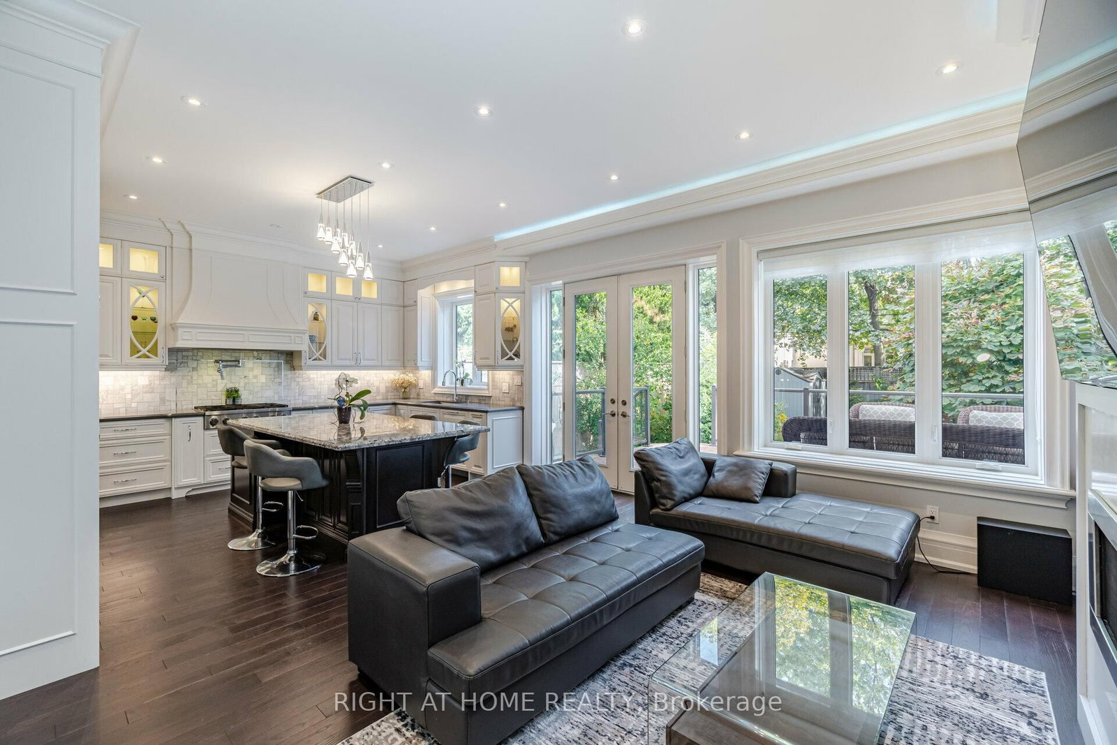 35 Burnelm Drive • Toronto, ON photo 17