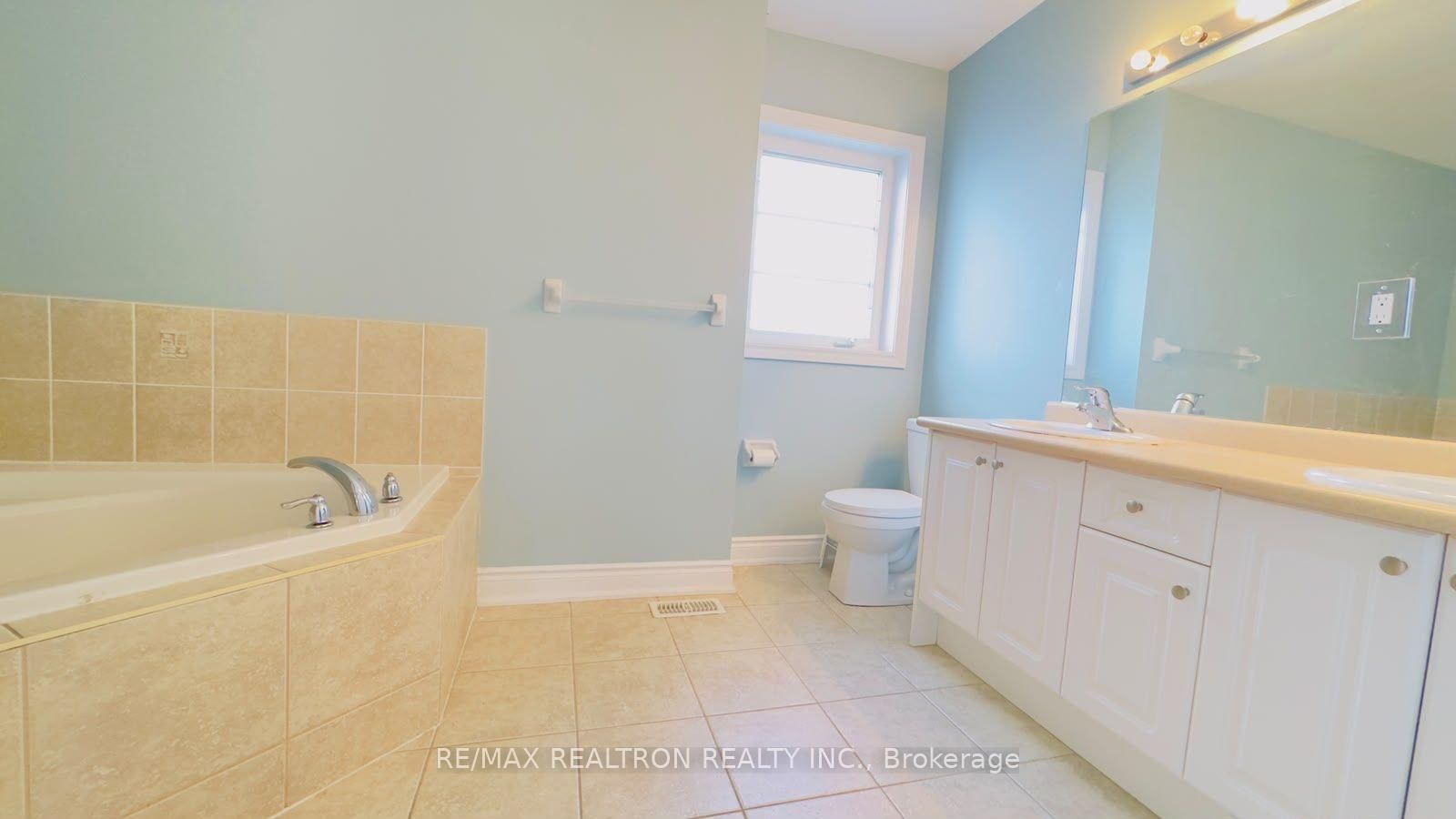 17D Hobden Pl, Toronto, view 12