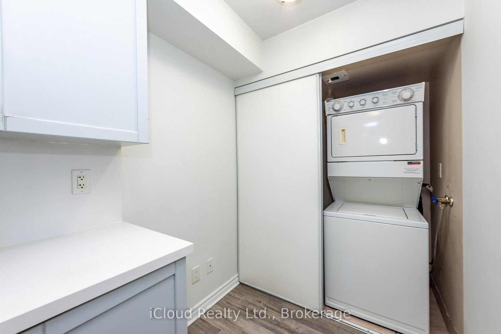 2521-3888 Duke Of York Blvd, Mississauga, view 36