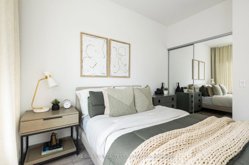 2485 Eglinton Ave W photo 4