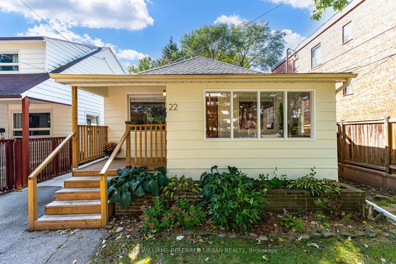 Detached House for sale at 22 Long Branch Avenue, Toronto, Ontario, M8W 3H6 - Long Branch - MLS: W13863328