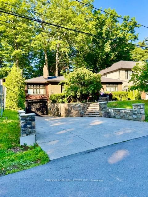 89 Holyrood Avenue
