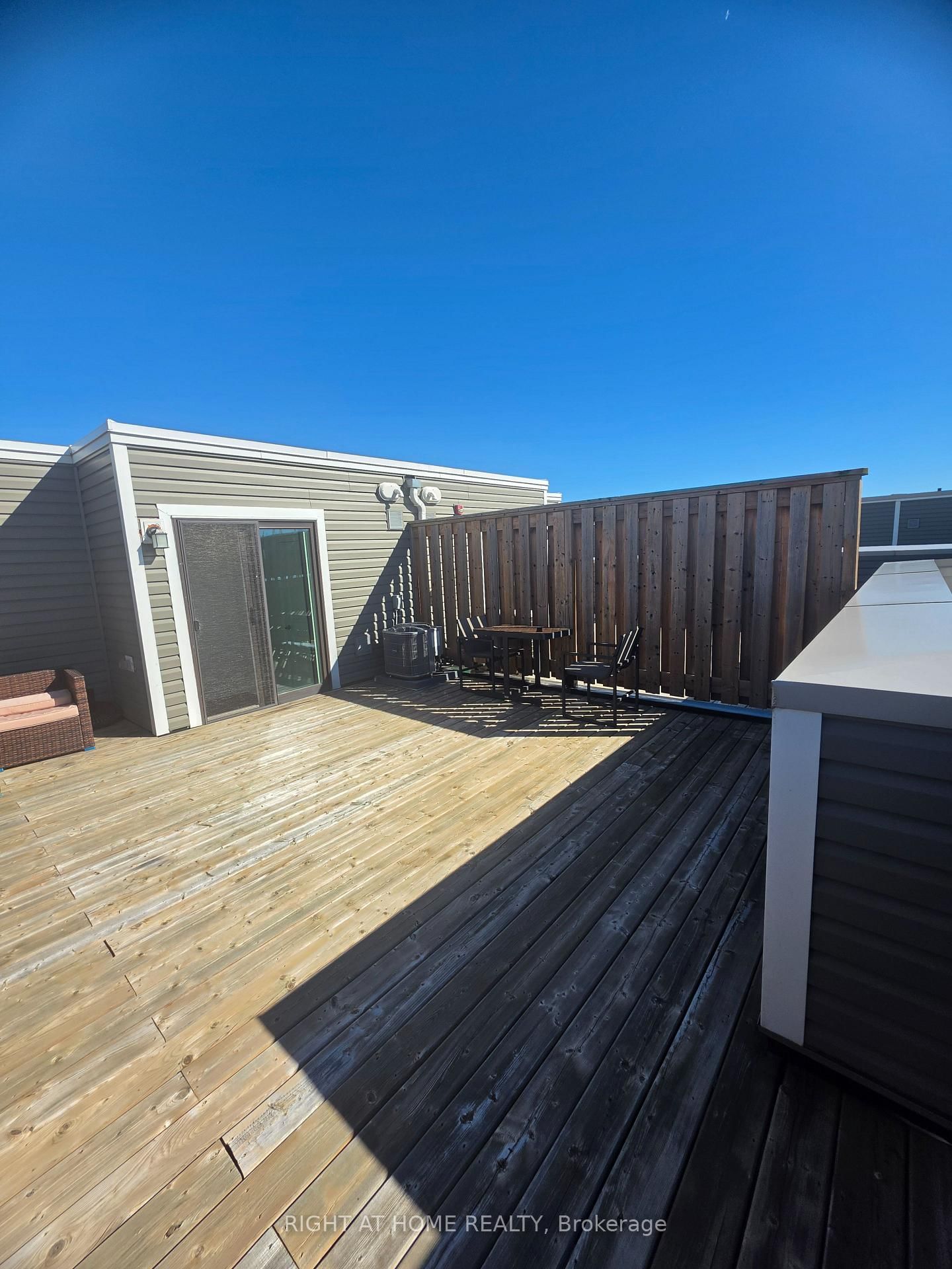 95 EASTWOOD PARK Garden • #15 • Toronto, ON photo 18