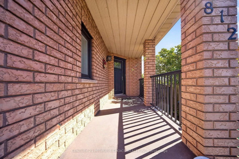 812 Knotty Pine Grve photo 5