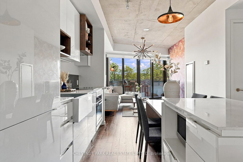 383 Sorauren Ave photo 5