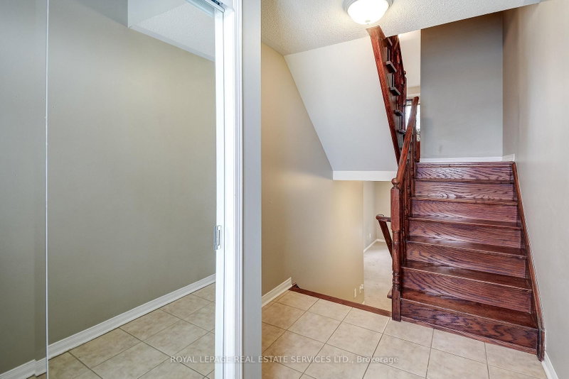 2353 Saddlecreek Cres photo 4