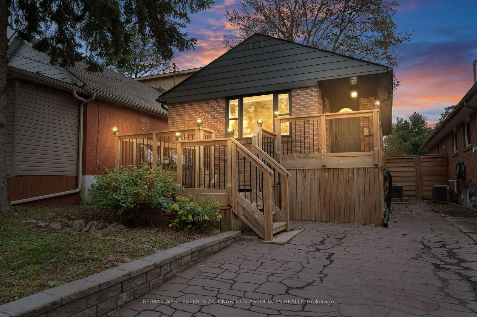 56 Roxaline, Toronto, Ontario M9P 2Y9