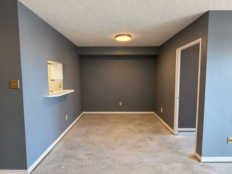285 Enfield Pl photo 5
