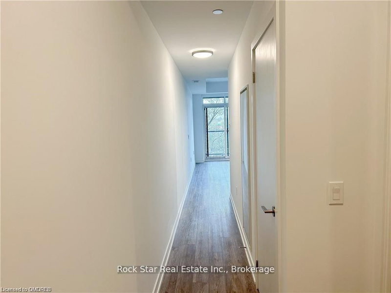 1195 The Queensway photo 5