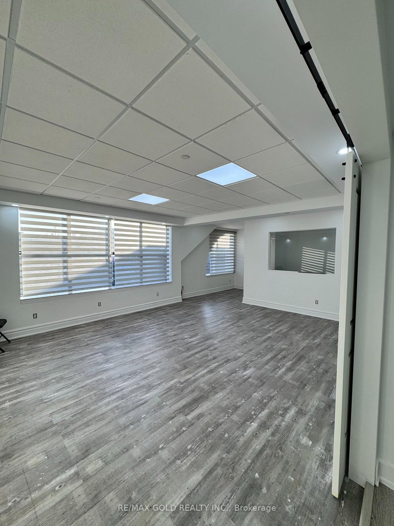 7015 Tranmere Dr photo 5