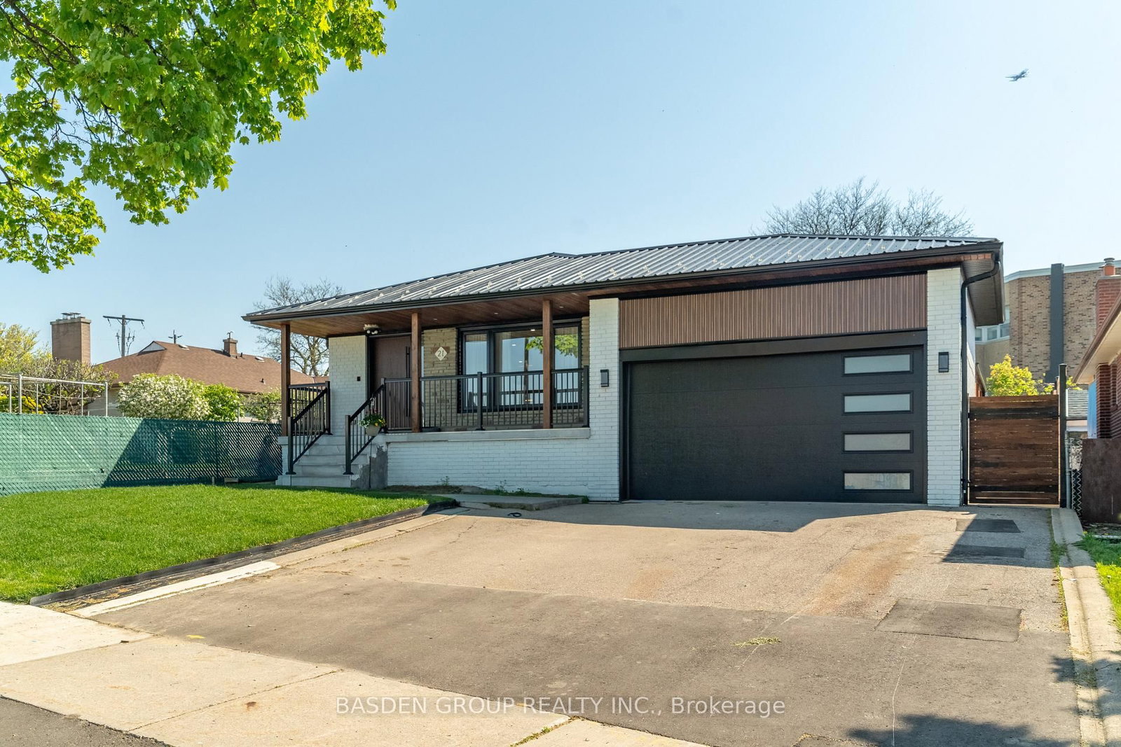Detached House for sale at 21 Mayberry Road, Toronto, Ontario, M3N 2A5 - Glenfield-Jane Heights - MLS: W13870534