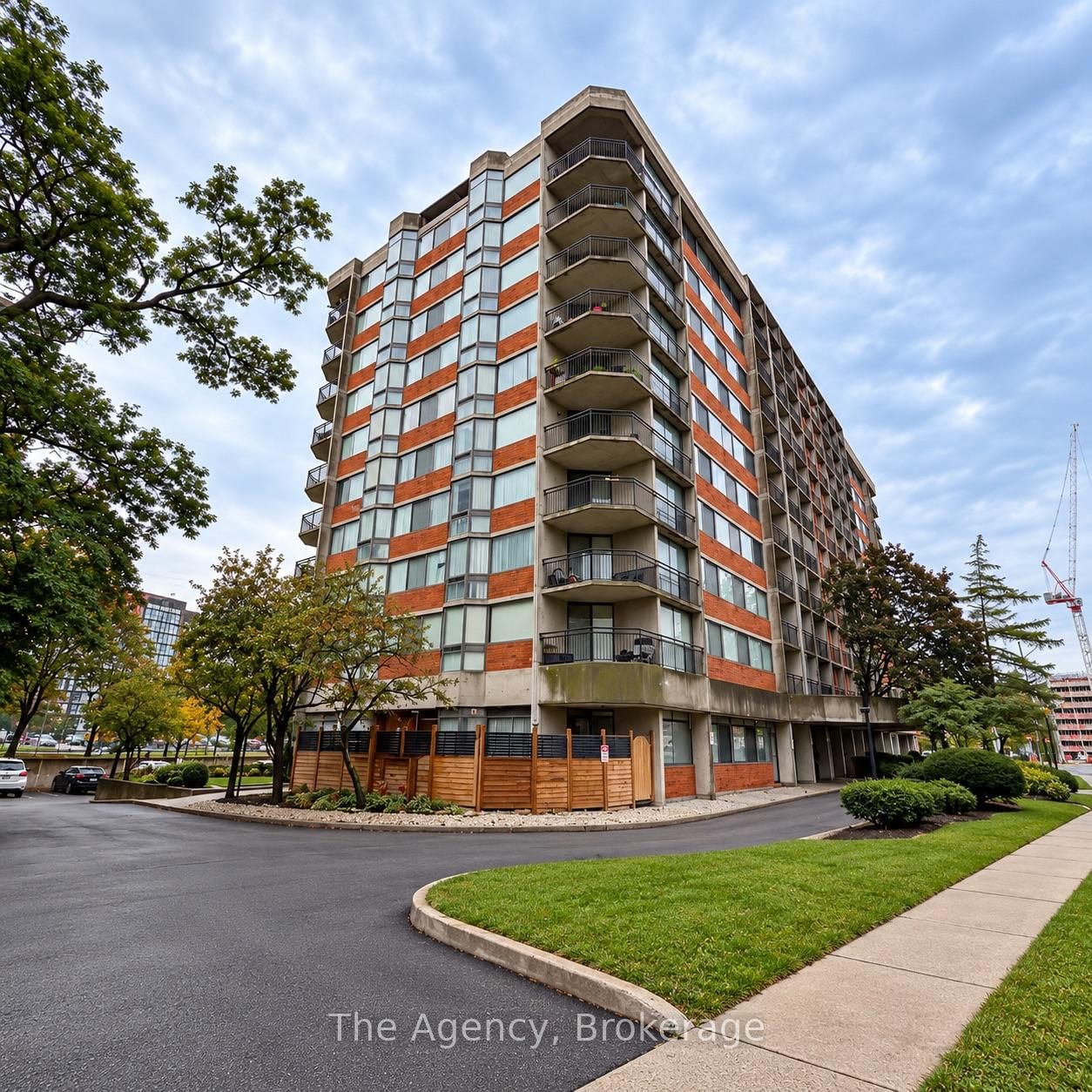 812 - 2200 Sherobee Road, Mississauga