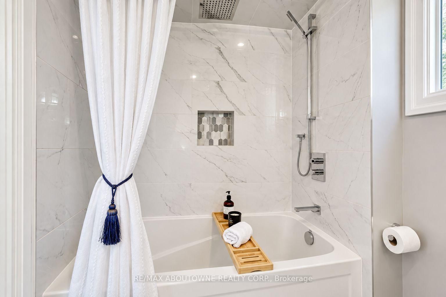 3668 Colonial Dr, Mississauga, view 23