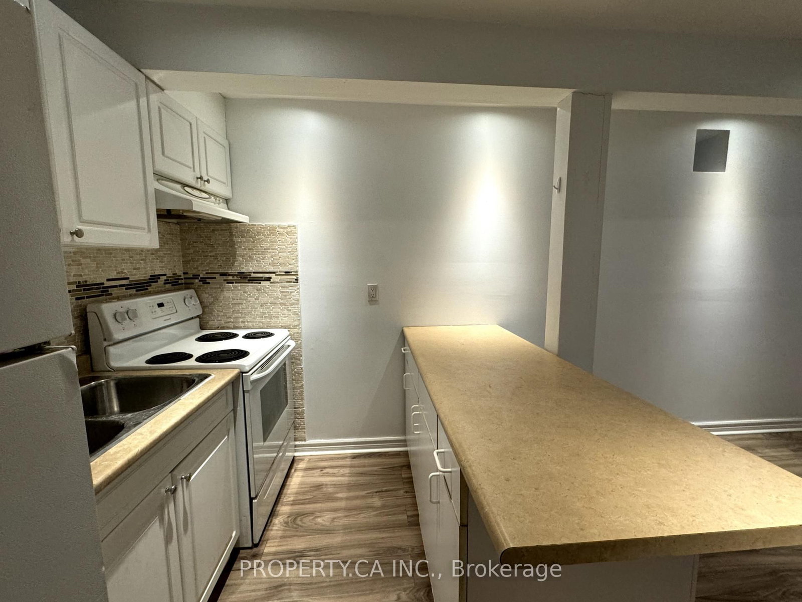 #Lower-270 Christie St, Toronto, view 7
