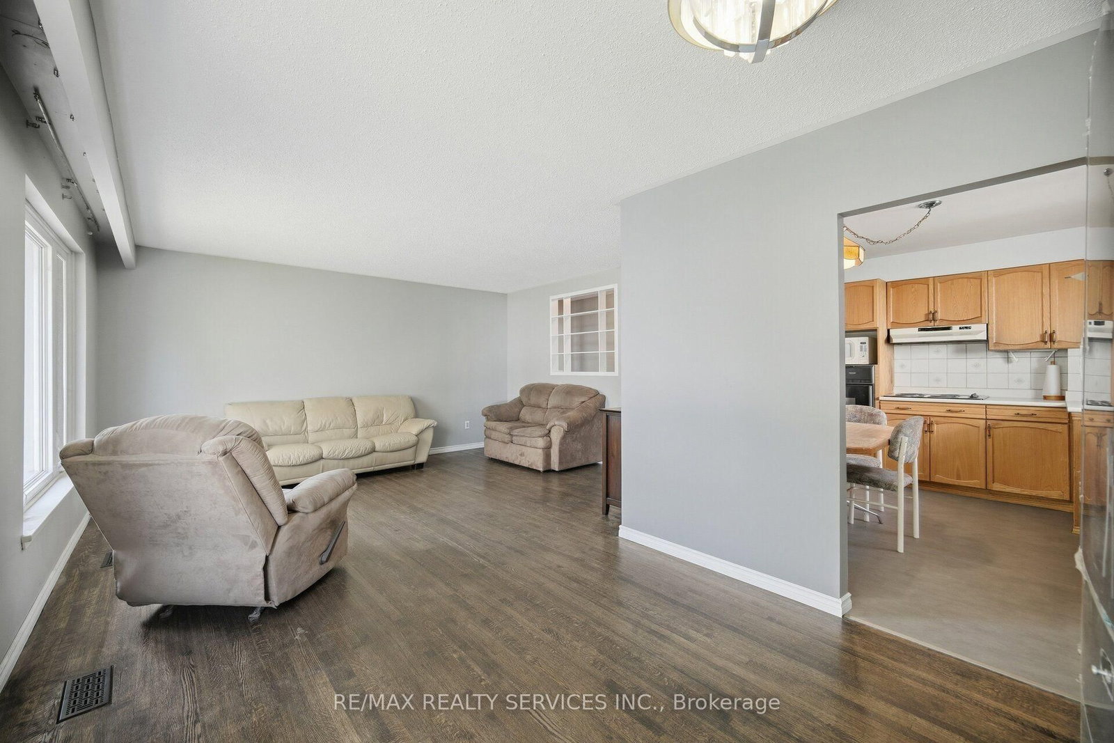 49 Ferndale Crescent • Brampton, ON photo 13